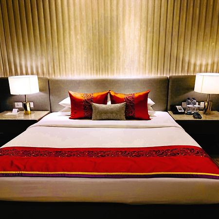 Vivanta Kolkata Em Bypass Екстер'єр фото A bed runner