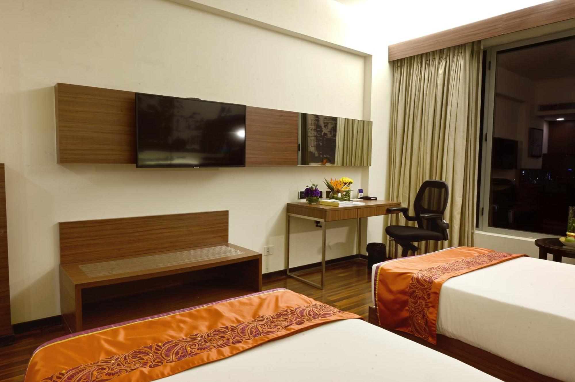 Vivanta Kolkata Em Bypass Екстер'єр фото A room at the hotel