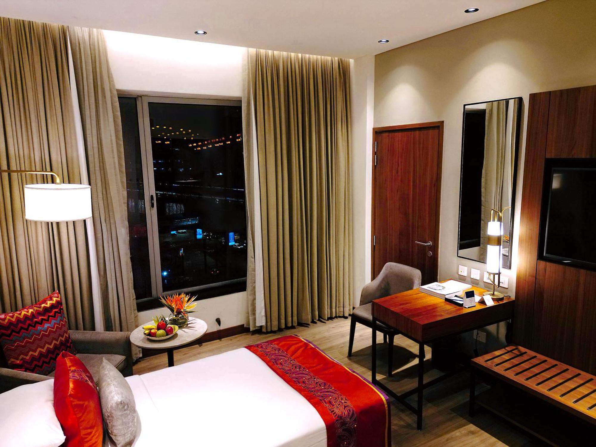 Vivanta Kolkata Em Bypass Екстер'єр фото A room at the hotel