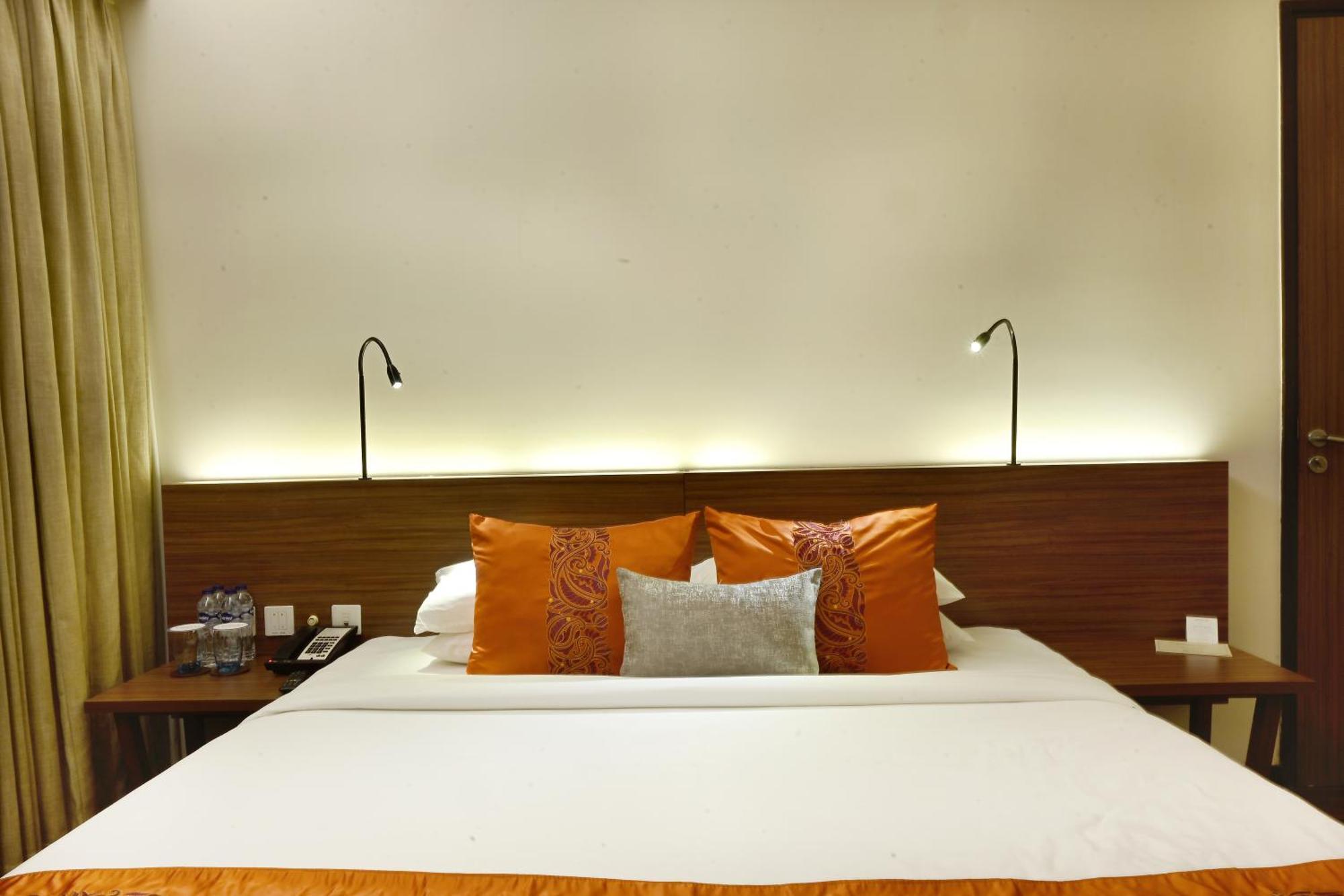 Vivanta Kolkata Em Bypass Екстер'єр фото A bed in a hotel room