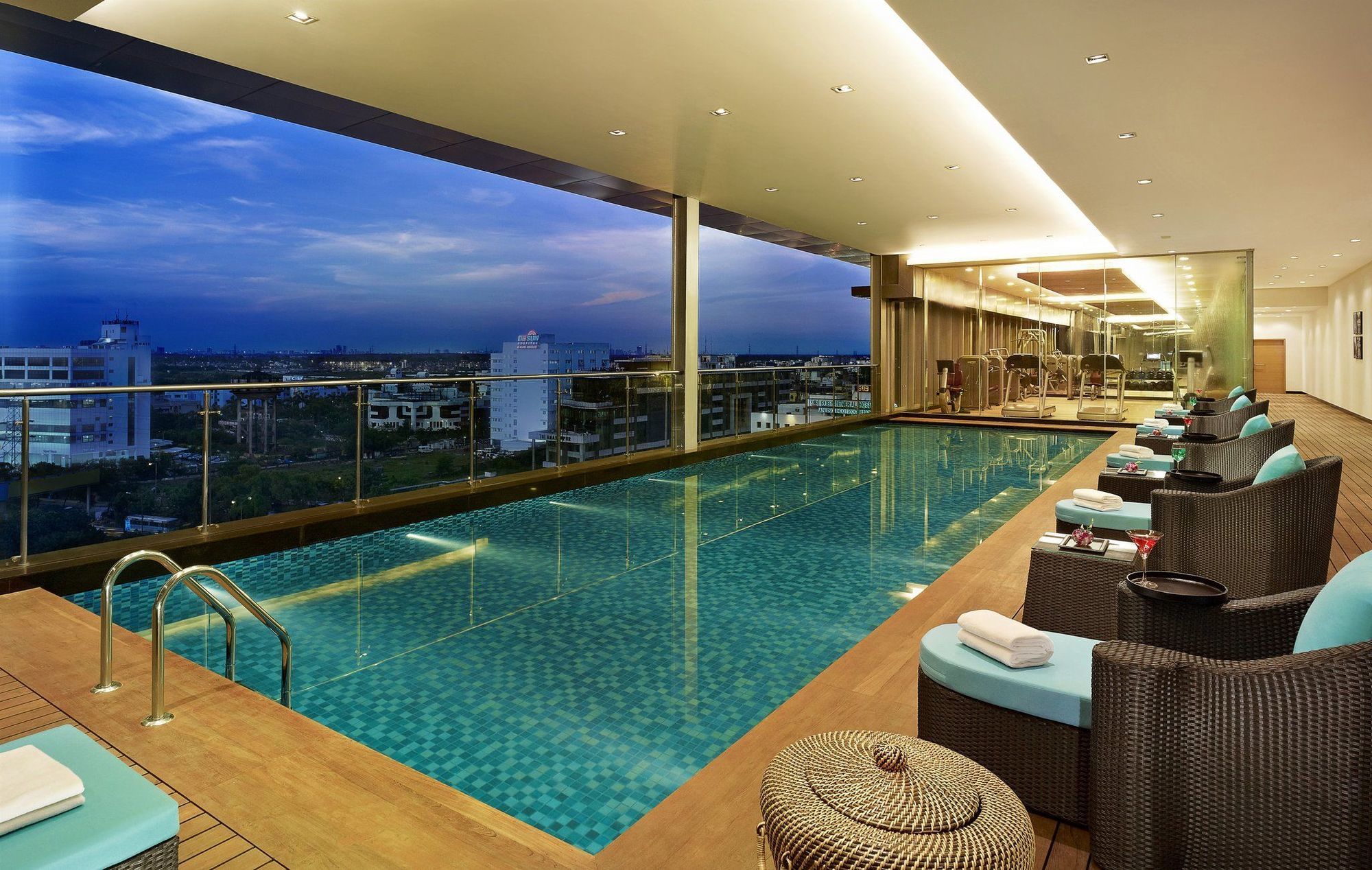 Vivanta Kolkata Em Bypass Зручності фото The pool at the hotel